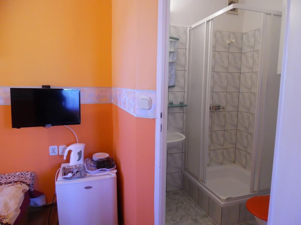 Noclegi U Krystyny レバル 部屋 写真